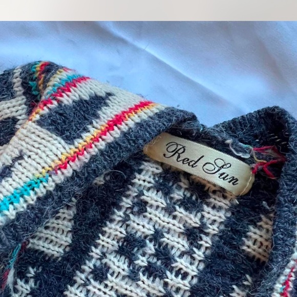 Colorful Geometric Patterned Cardigan - Picture 6 of 6